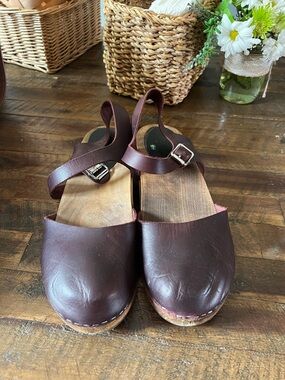 Lotta Women's Mahogany Leather Clog Mules with Adjustable Ankle Strap Size 11